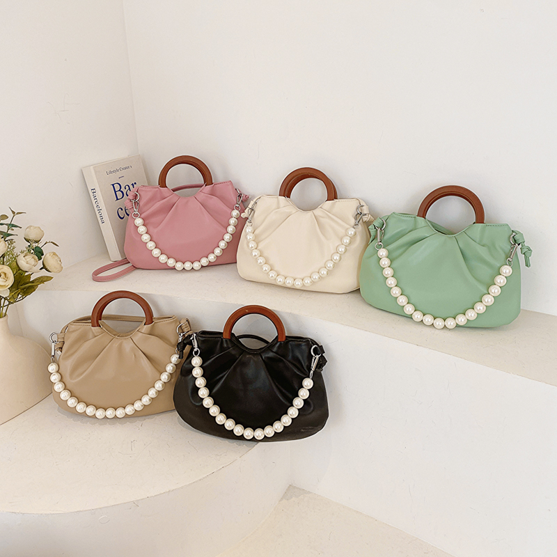 Wholesale Trendy Handbags Pu Leather Light Lady Shoulder Bags Lady Summer Purses For Young Females